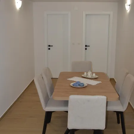 Angelina Вилла *